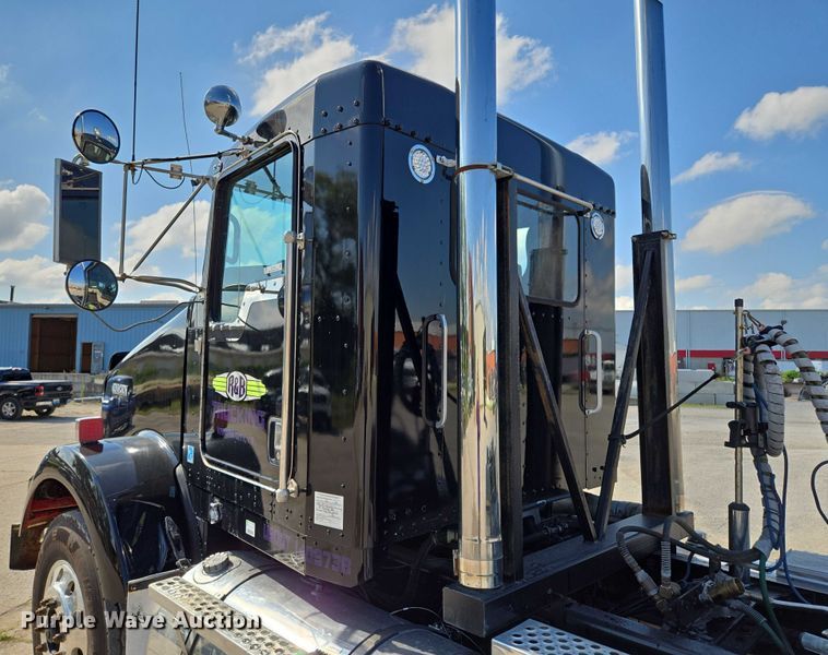 image for item EV1586 2006 Kenworth T800 semi truck