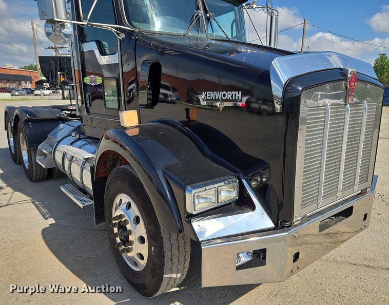 image for item EV1586 2006 Kenworth T800 semi truck