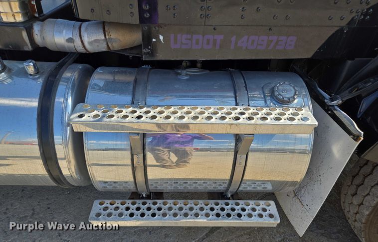 image for item EV1586 2006 Kenworth T800 semi truck