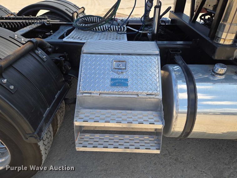 image for item EV1586 2006 Kenworth T800 semi truck