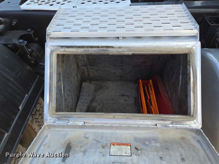 image for item EV1586 2006 Kenworth T800 semi truck