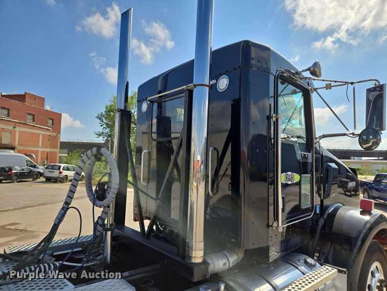 image for item EV1586 2006 Kenworth T800 semi truck