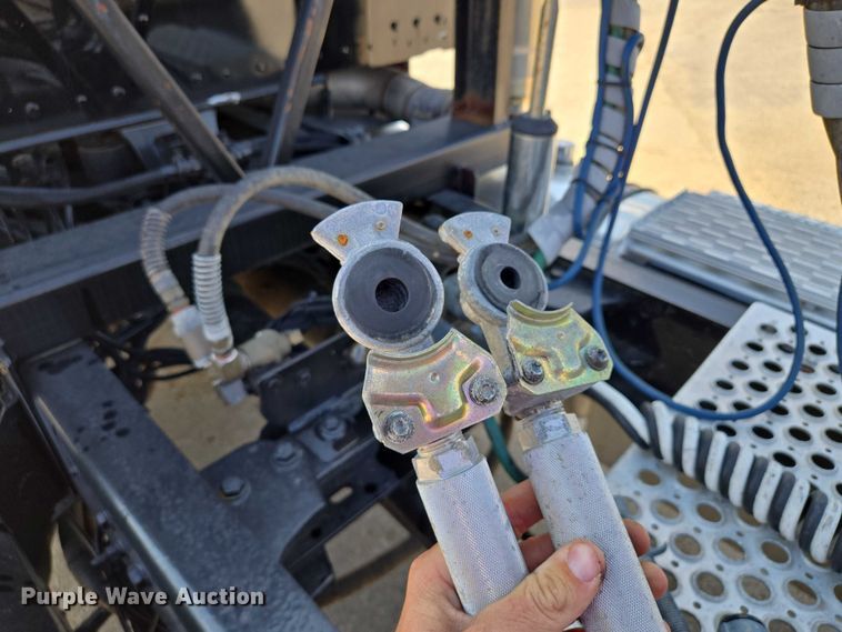 image for item EV1586 2006 Kenworth T800 semi truck