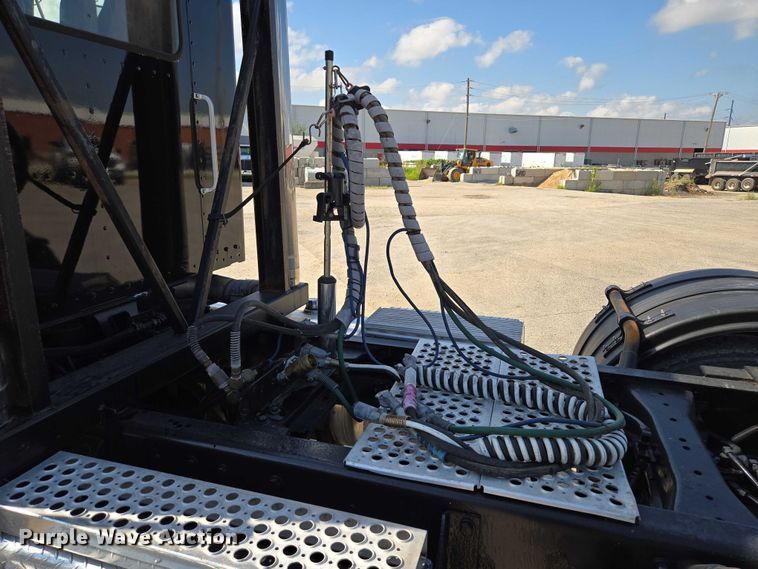 image for item EV1586 2006 Kenworth T800 semi truck