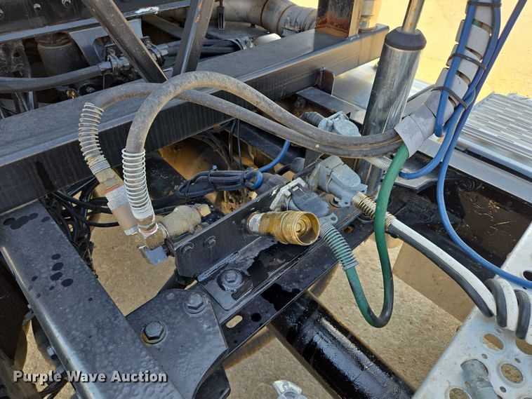 image for item EV1586 2006 Kenworth T800 semi truck