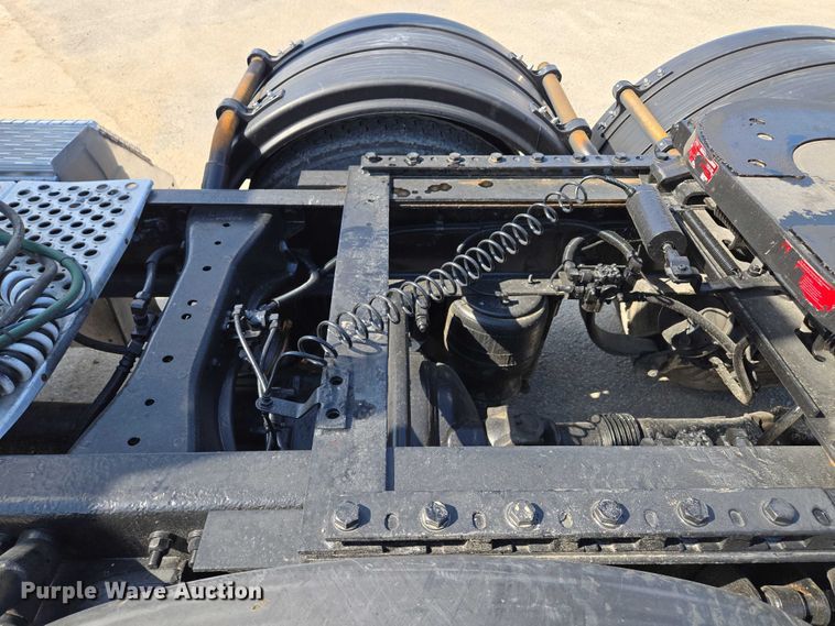 image for item EV1586 2006 Kenworth T800 semi truck