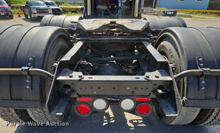 image for item EV1586 2006 Kenworth T800 semi truck