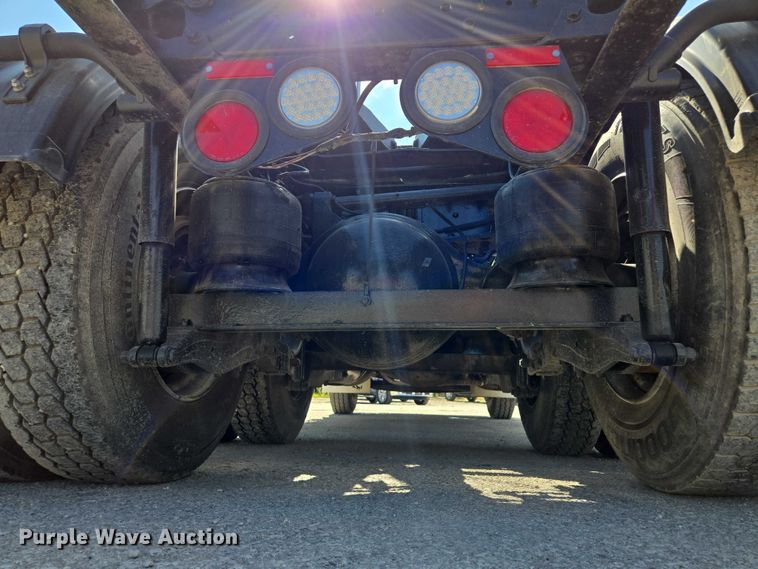 image for item EV1586 2006 Kenworth T800 semi truck