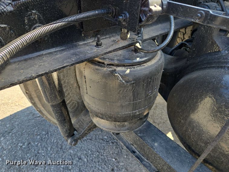 image for item EV1586 2006 Kenworth T800 semi truck