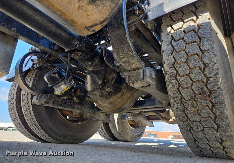 image for item EV1586 2006 Kenworth T800 semi truck