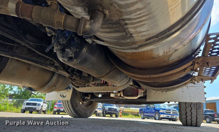 image for item EV1586 2006 Kenworth T800 semi truck