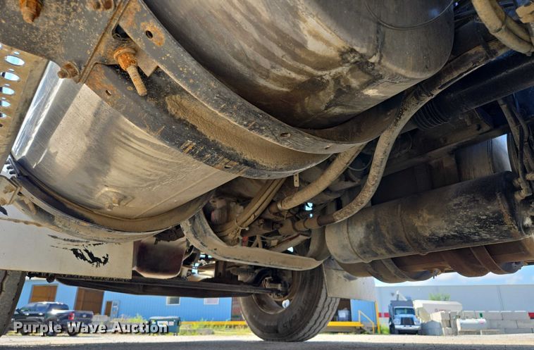 image for item EV1586 2006 Kenworth T800 semi truck