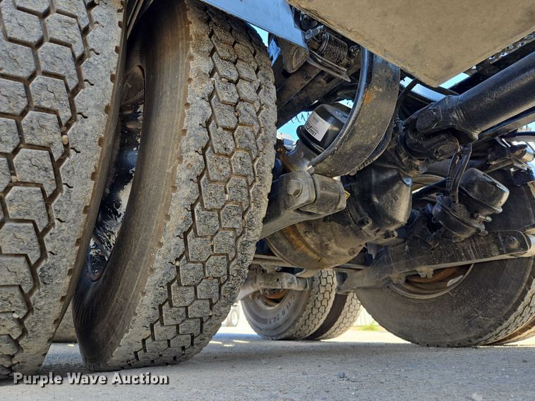 image for item EV1586 2006 Kenworth T800 semi truck