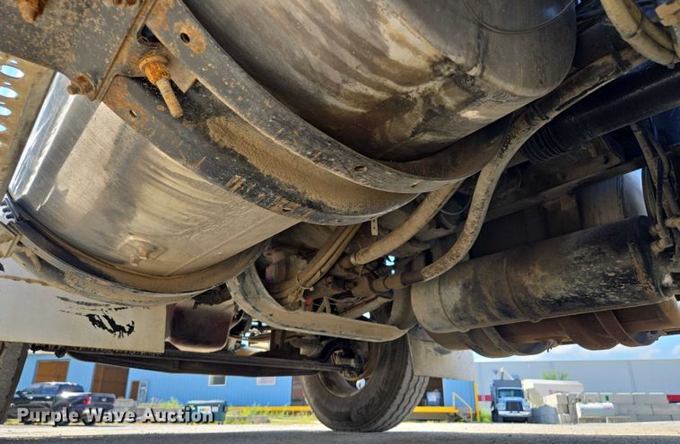 image for item EV1586 2006 Kenworth T800 semi truck