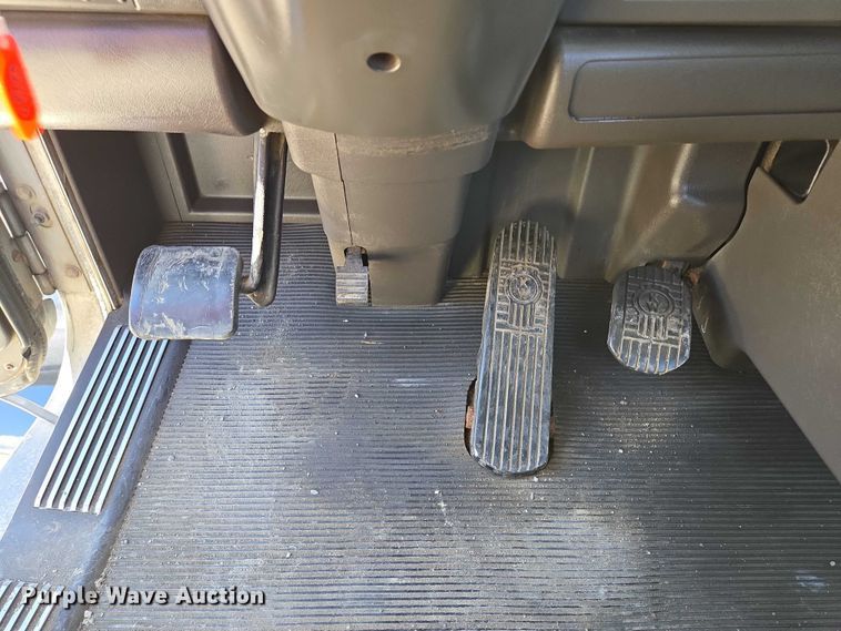 image for item EV1586 2006 Kenworth T800 semi truck