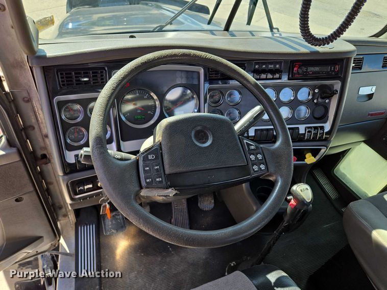 image for item EV1586 2006 Kenworth T800 semi truck