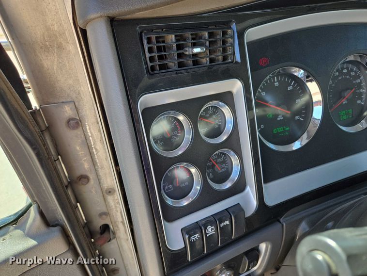 image for item EV1586 2006 Kenworth T800 semi truck