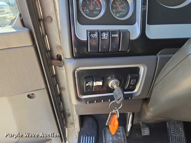 image for item EV1586 2006 Kenworth T800 semi truck