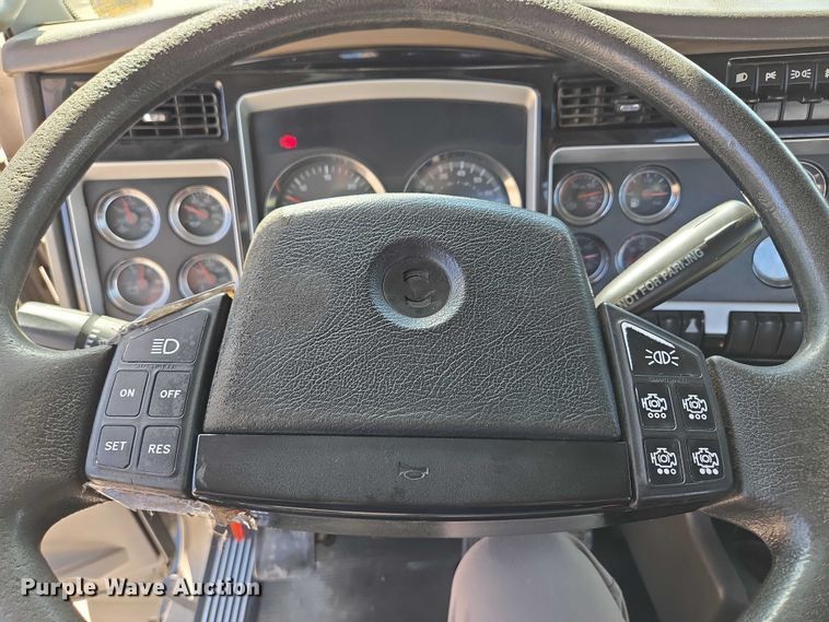 image for item EV1586 2006 Kenworth T800 semi truck