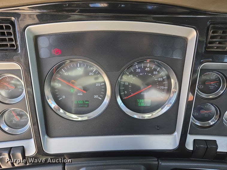 image for item EV1586 2006 Kenworth T800 semi truck