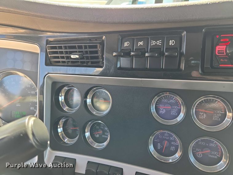 image for item EV1586 2006 Kenworth T800 semi truck