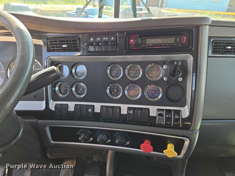 image for item EV1586 2006 Kenworth T800 semi truck