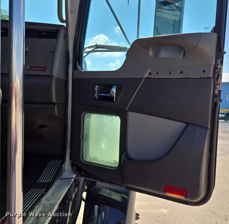 image for item EV1586 2006 Kenworth T800 semi truck