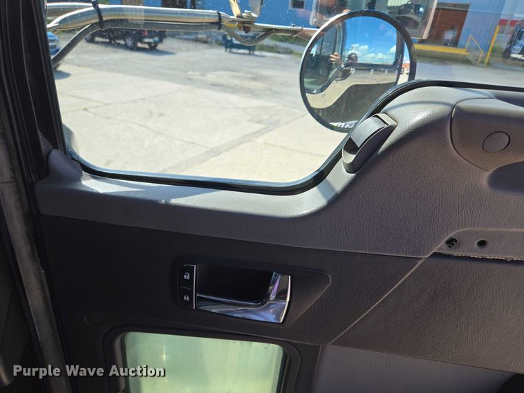 image for item EV1586 2006 Kenworth T800 semi truck