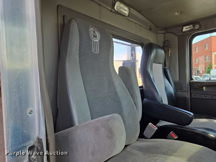 image for item EV1586 2006 Kenworth T800 semi truck