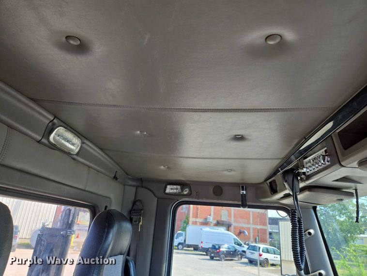 image for item EV1586 2006 Kenworth T800 semi truck