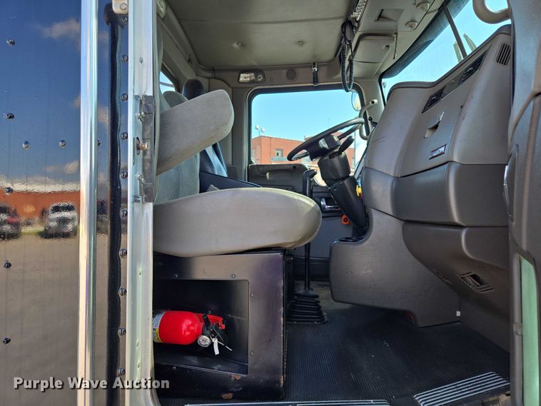 image for item EV1586 2006 Kenworth T800 semi truck