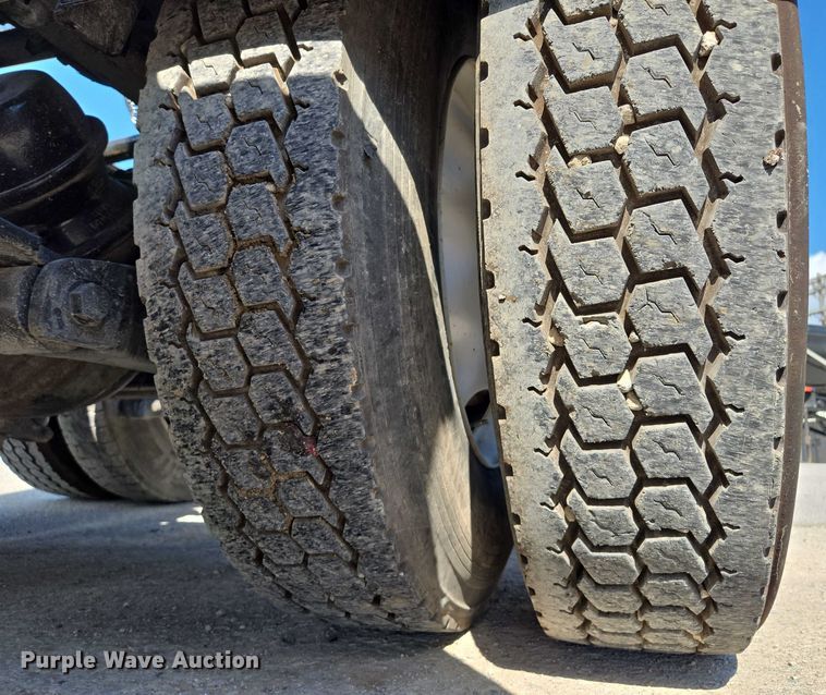 image for item EV1586 2006 Kenworth T800 semi truck