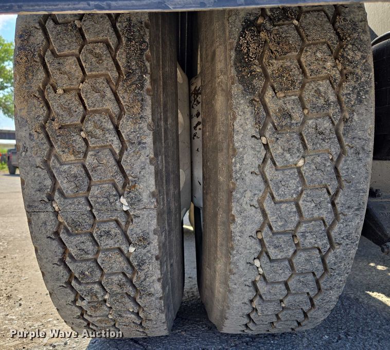 image for item EV1586 2006 Kenworth T800 semi truck