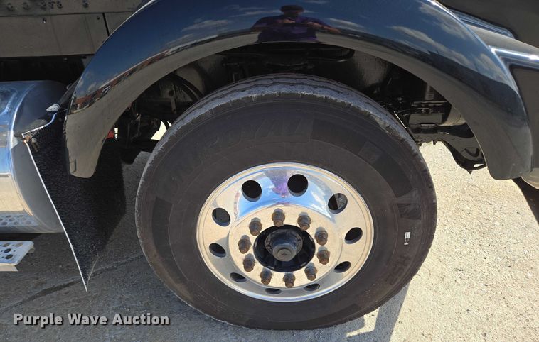 image for item EV1586 2006 Kenworth T800 semi truck