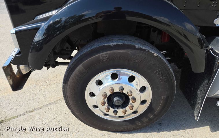 image for item EV1586 2006 Kenworth T800 semi truck