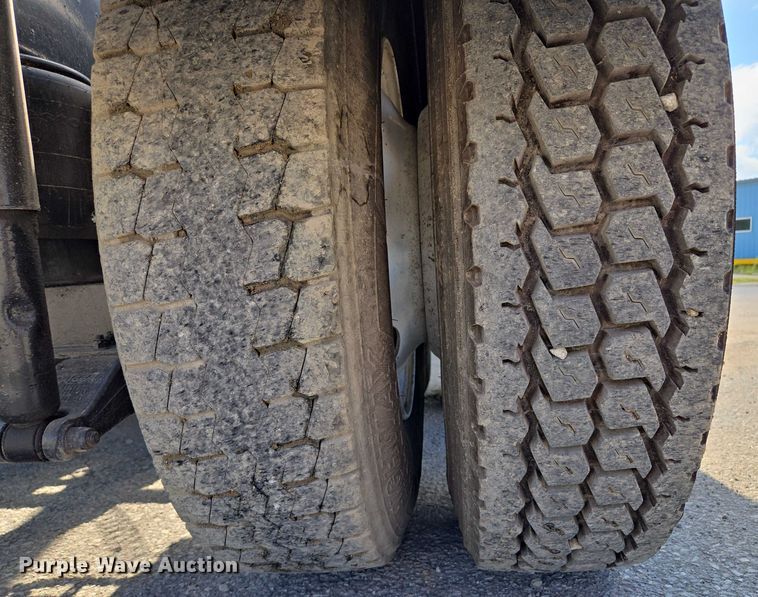 image for item EV1586 2006 Kenworth T800 semi truck