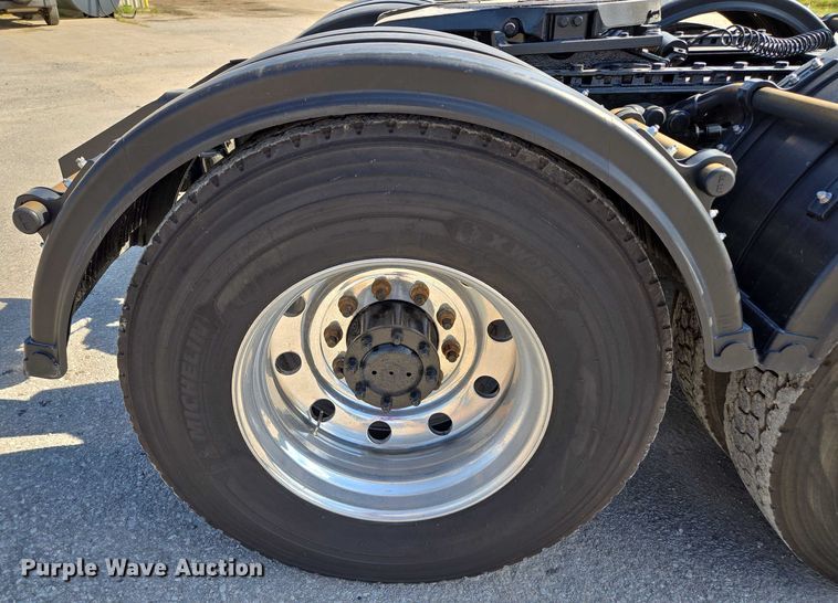 image for item EV1586 2006 Kenworth T800 semi truck