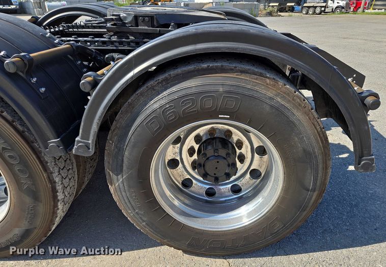 image for item EV1586 2006 Kenworth T800 semi truck