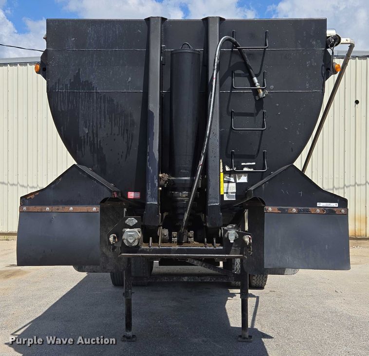 image for item EV1587 2014 Ranco Anvil 24-26QF end dump trailer