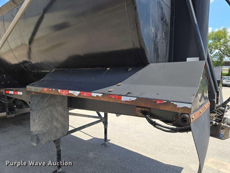 image for item EV1587 2014 Ranco Anvil 24-26QF end dump trailer