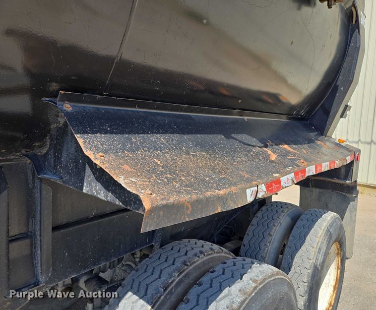 image for item EV1587 2014 Ranco Anvil 24-26QF end dump trailer