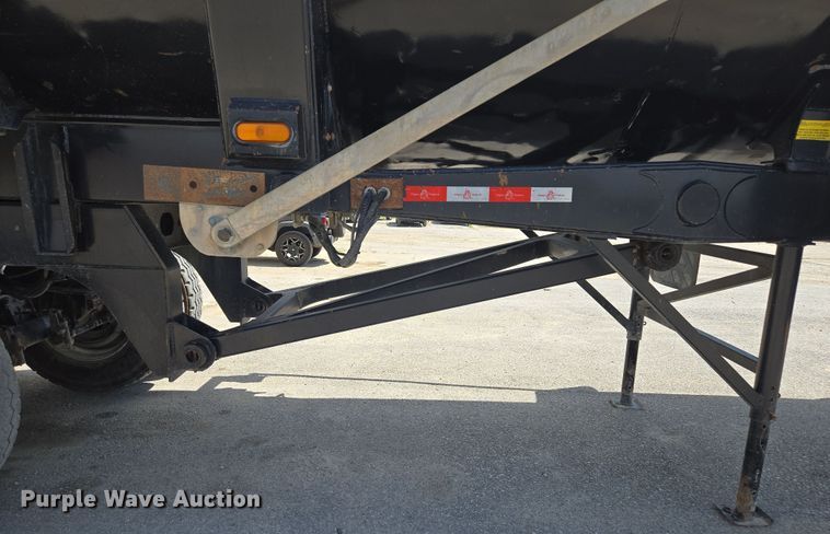 image for item EV1587 2014 Ranco Anvil 24-26QF end dump trailer