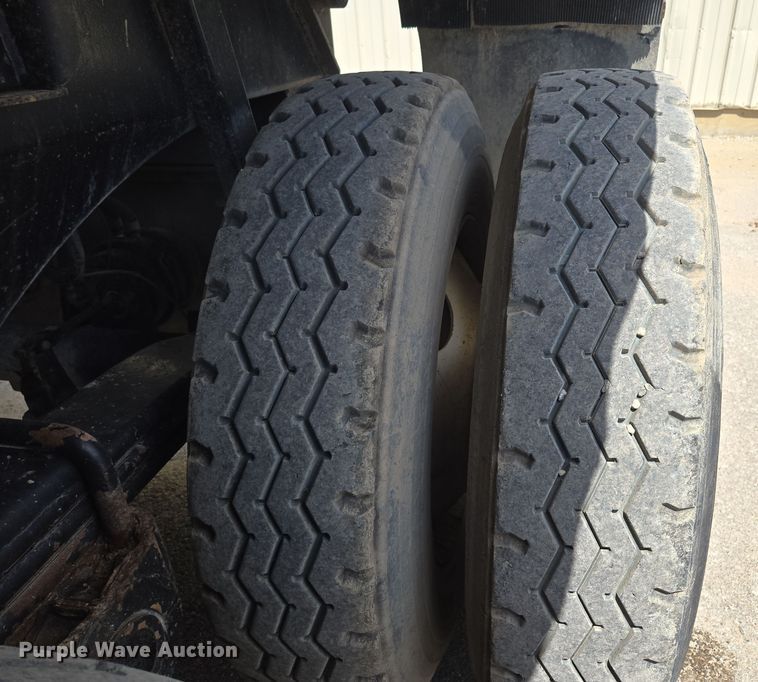 image for item EV1587 2014 Ranco Anvil 24-26QF end dump trailer