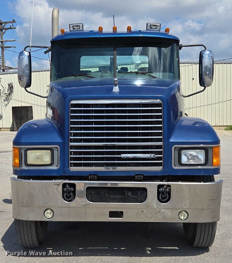 image for item EV1588 2012 Mack CHU613 semi truck