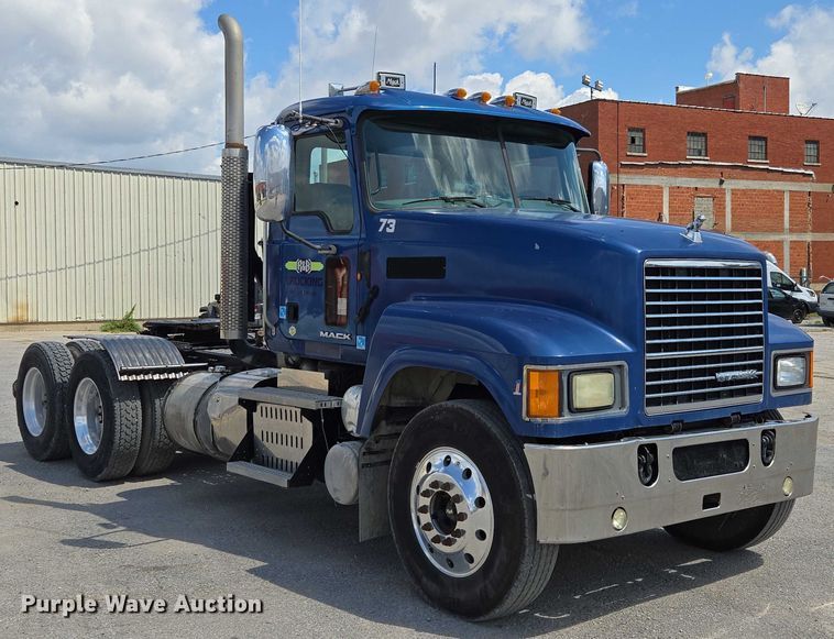 image for item EV1588 2012 Mack CHU613 semi truck