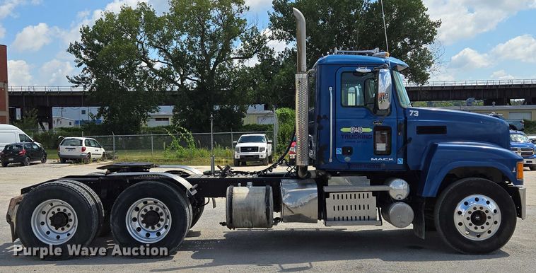 image for item EV1588 2012 Mack CHU613 semi truck