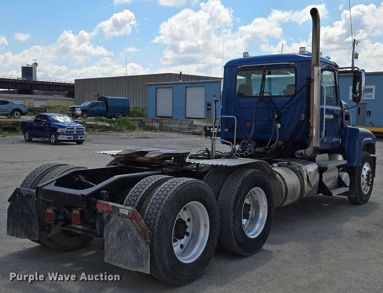 image for item EV1588 2012 Mack CHU613 semi truck