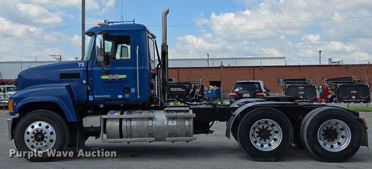 image for item EV1588 2012 Mack CHU613 semi truck