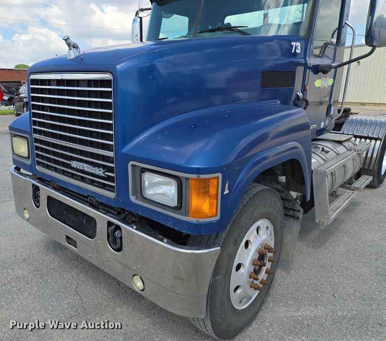 image for item EV1588 2012 Mack CHU613 semi truck
