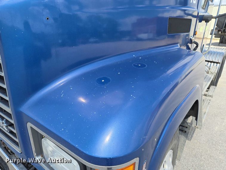 image for item EV1588 2012 Mack CHU613 semi truck